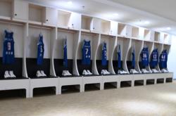 丹佛掘金训练开放日，赛前更衣室发声引欢呼，CBA季后赛在即，更衣室氛围转暖的简单介绍爱游戏APP