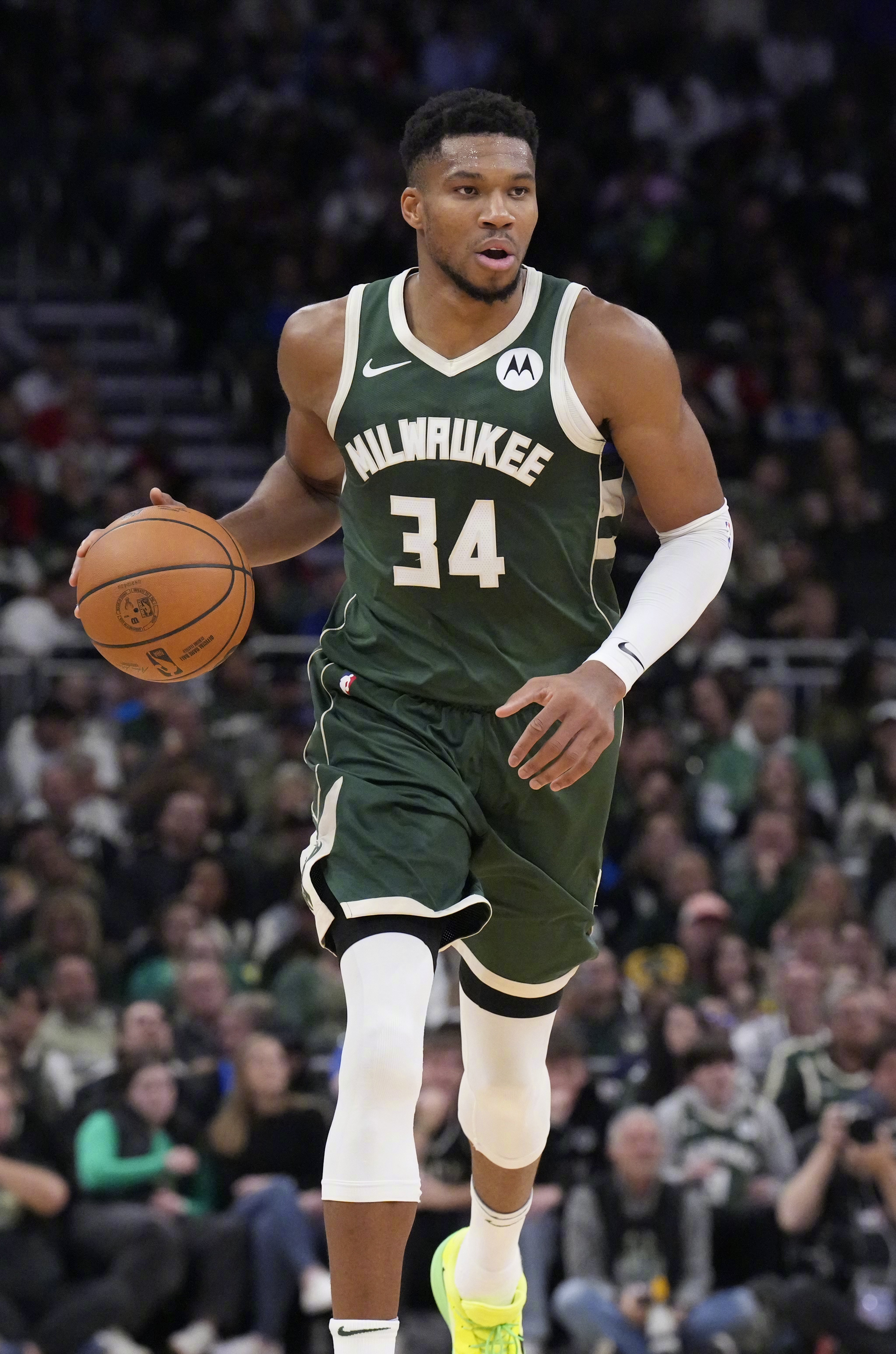 NBA总决赛赛程吃紧;密尔沃基雄鹿清晨豪取连胜;信心回归;年轻球员得到机会的简单介绍 NBA总决赛赛程吃紧;密尔沃基雄鹿清晨豪取连胜;信心回归;年轻球员得到机会的简单介绍