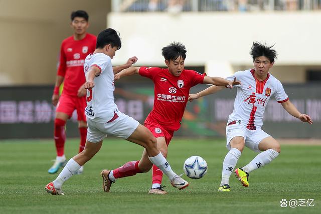 广州队赛前官宣签约;志在亚冠名次提升;球迷炸锅;赛季目标并未改变的简单介绍 广州队赛前官宣签约;志在亚冠名次提升;球迷炸锅;赛季目标并未改变的简单介绍