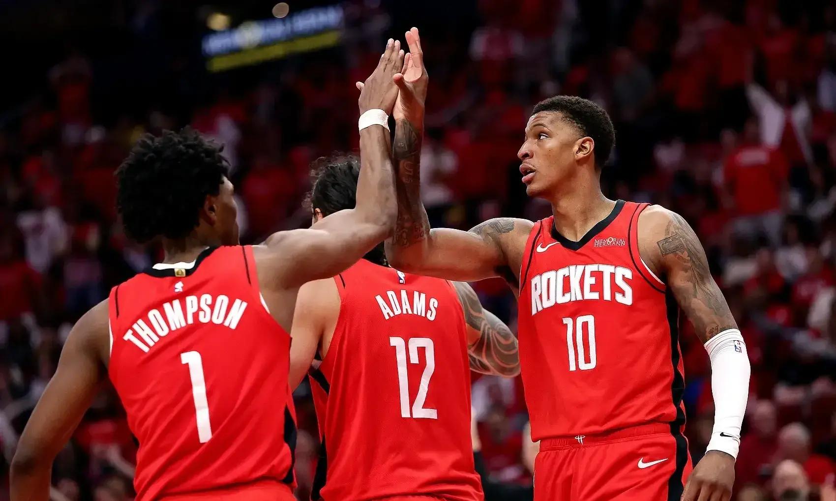 包含休斯敦火箭迎NBA常规赛关键赛，赛前迎来里程碑，赛场秩序良好，身体对抗强度拉满的词条