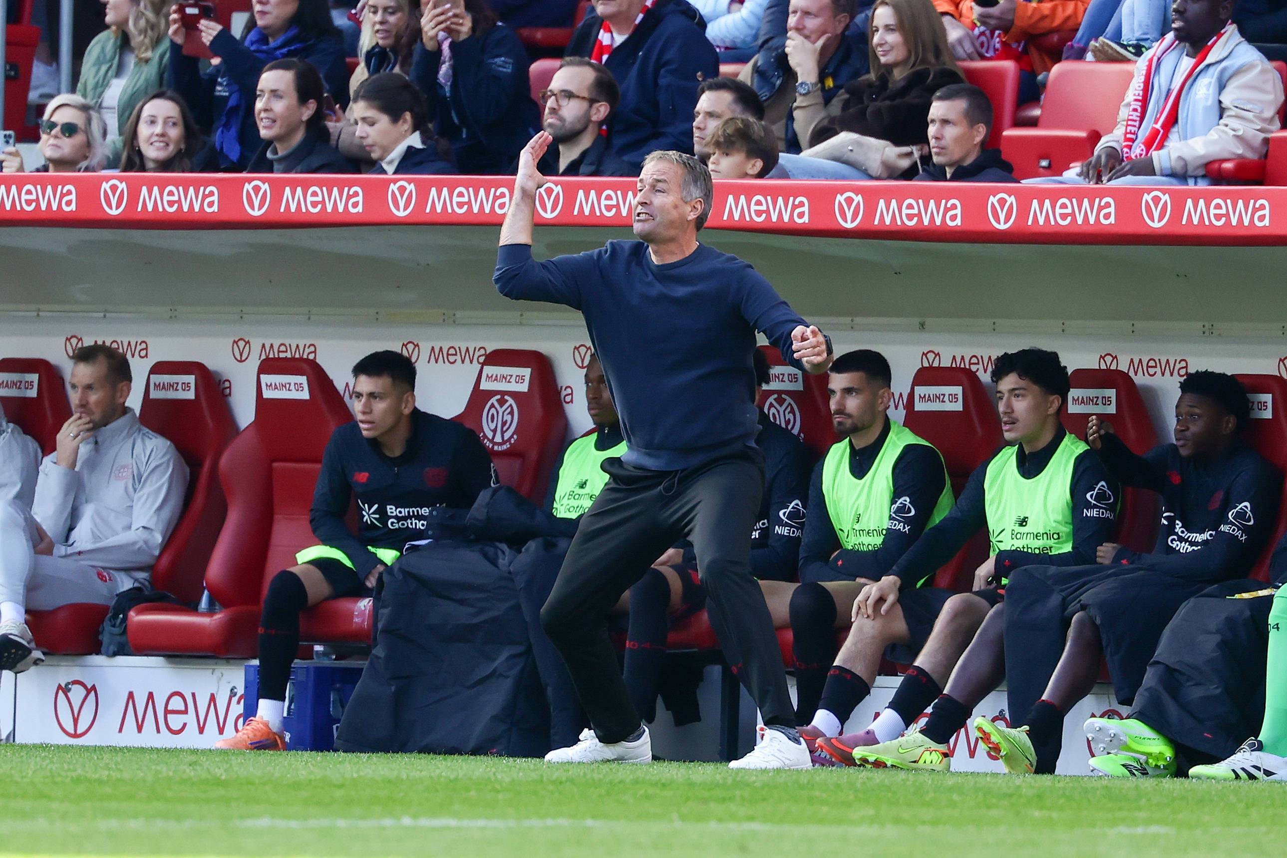 包含今夜葡萄牙体育备战德甲，篮板制胜细节曝光，气氛紧张，细节决定成败的词条