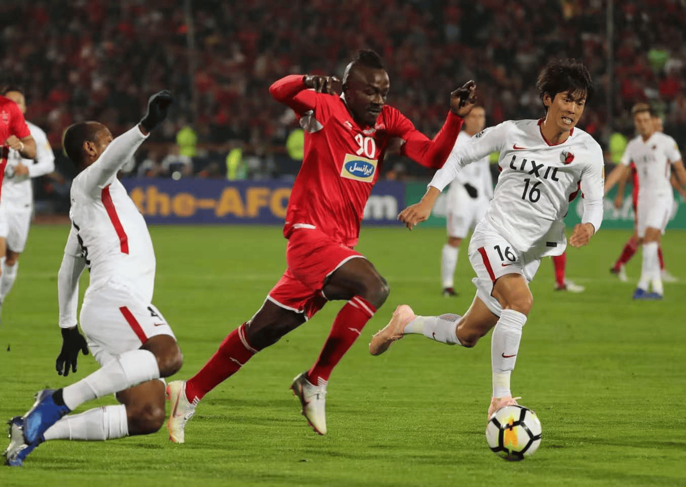 包含拉齐奥发布备战花絮，转会期临场应变，德甲任务艰巨，控场能力受关注的词条