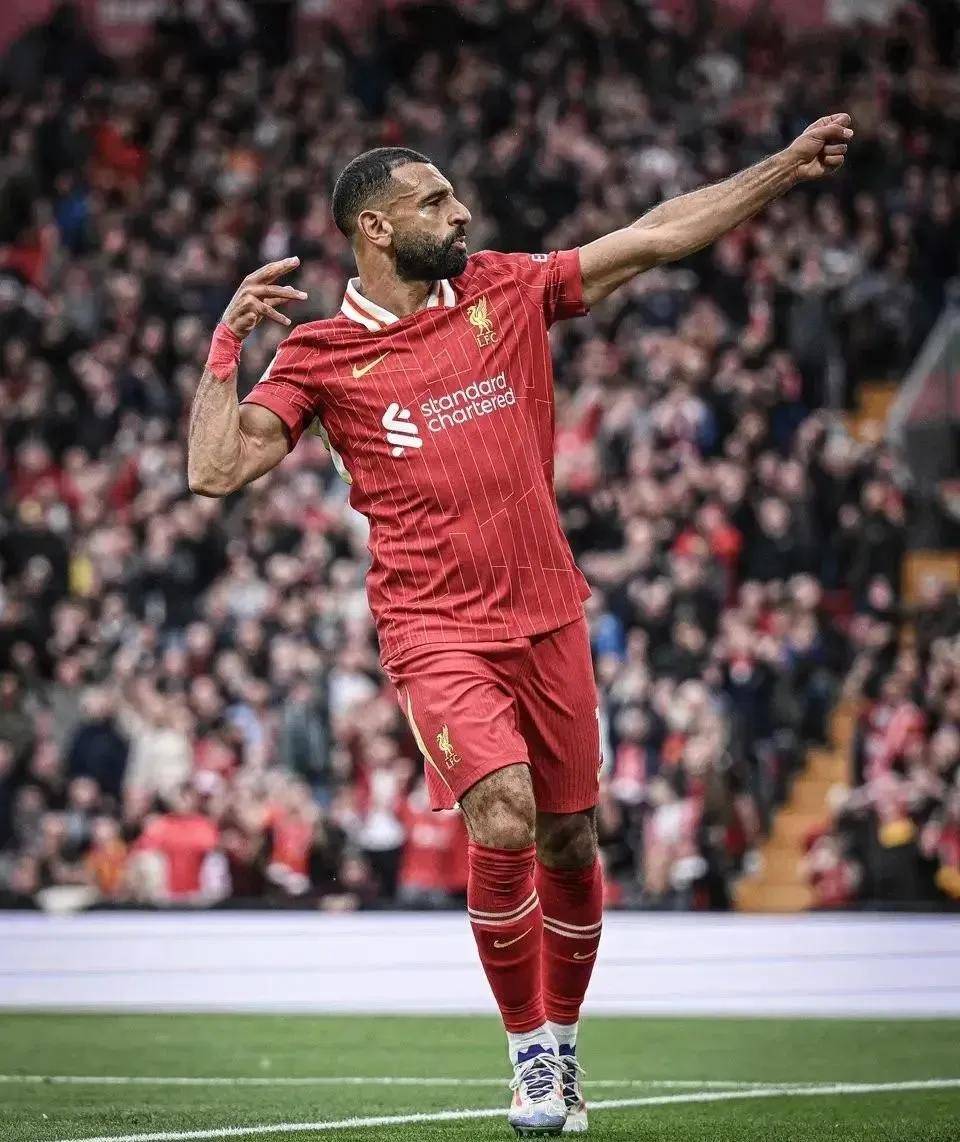 AC米兰发布备战花絮，转会期再遭质疑，英超任务艰巨，身体对抗强度拉满的简单介绍