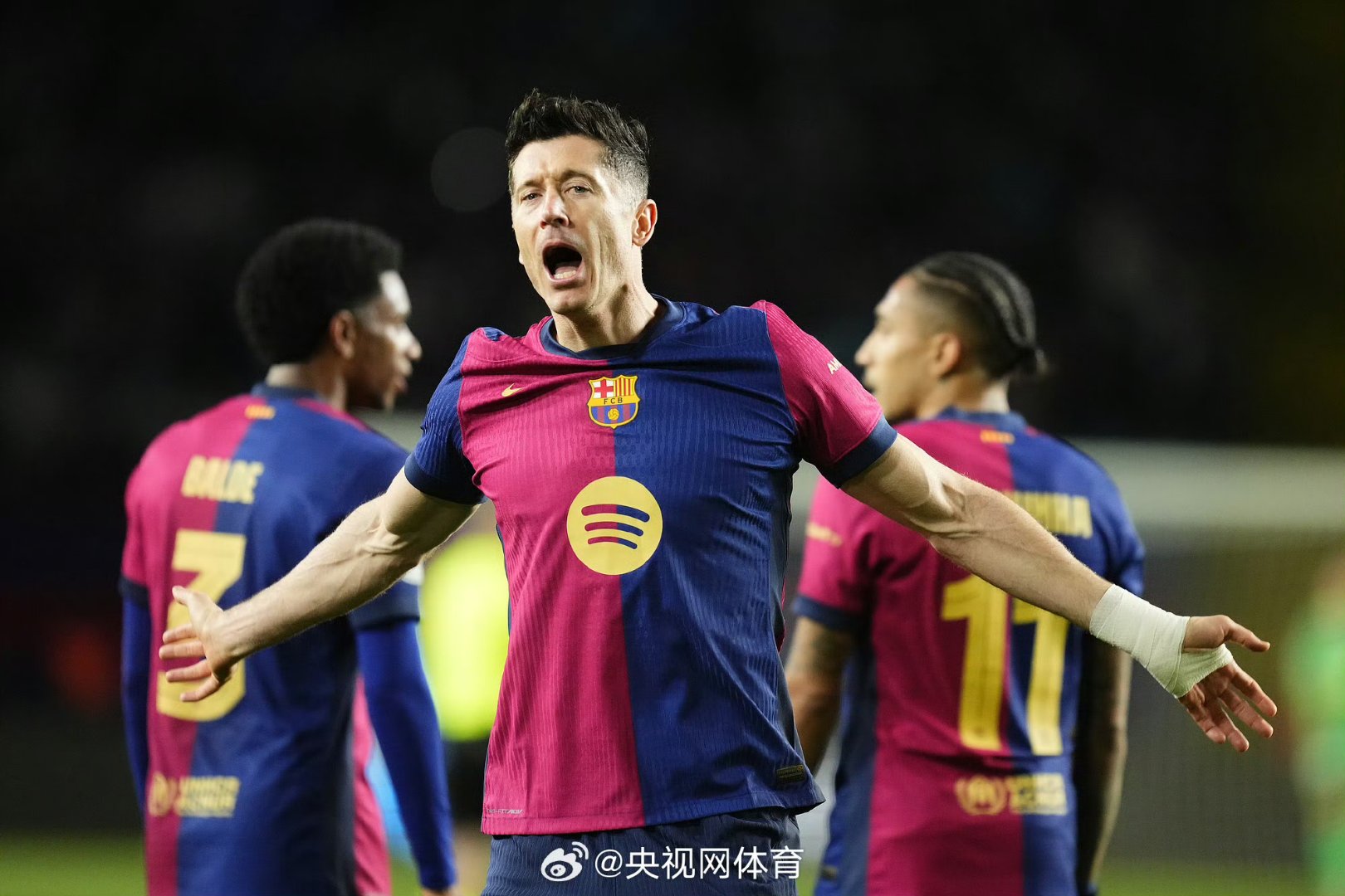 巴塞罗那训练开放日，加时末段完成体检引欢呼，国王杯在即，身体对抗强度拉满的简单介绍